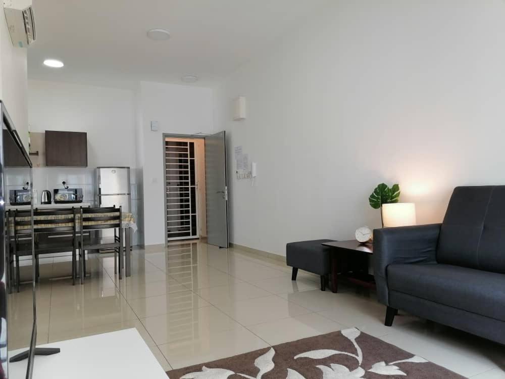 Mesahill Nilai 2 Room Condo - Fast Wifi, Amazing Pool & Tv Bagian luar foto