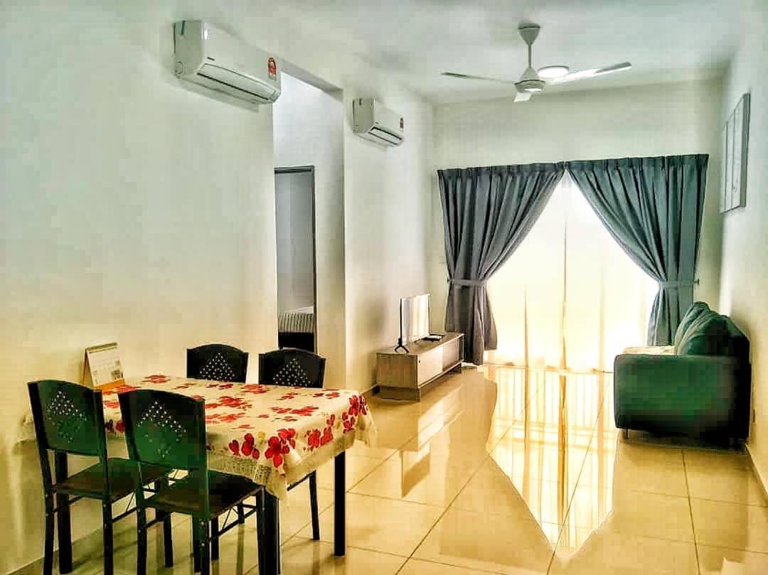 Mesahill Nilai 2 Room Condo - Fast Wifi, Amazing Pool & Tv Bagian luar foto