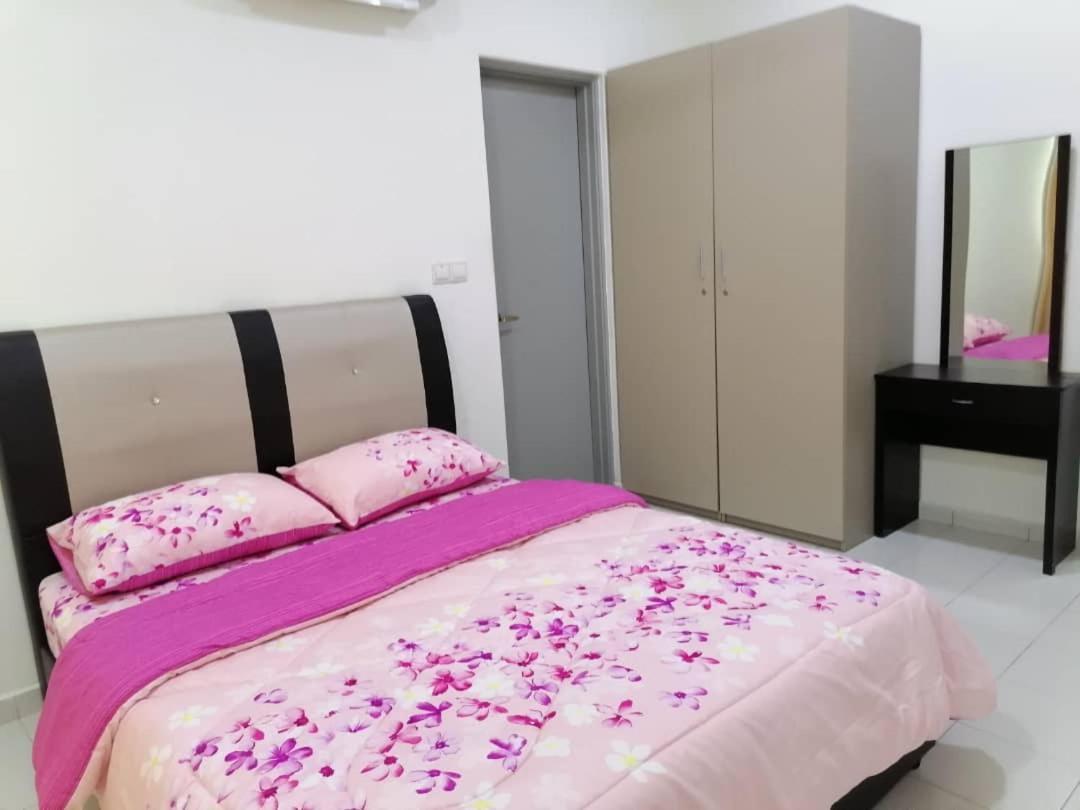 Mesahill Nilai 2 Room Condo - Fast Wifi, Amazing Pool & Tv Bagian luar foto