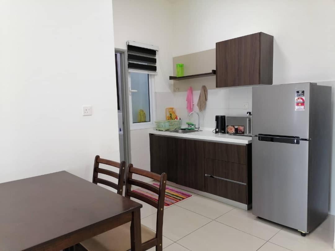 Mesahill Nilai 2 Room Condo - Fast Wifi, Amazing Pool & Tv Bagian luar foto